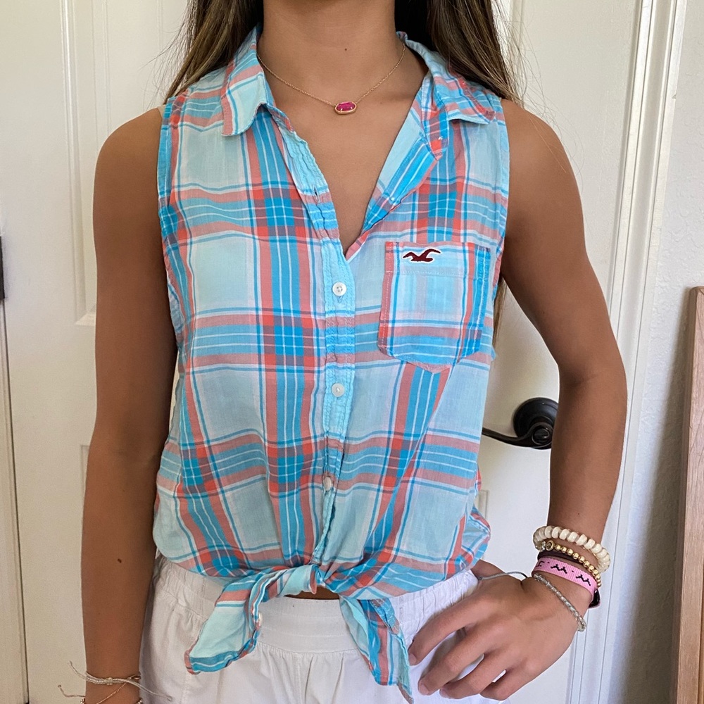 Hollister Sleeveless Button-Up - XS